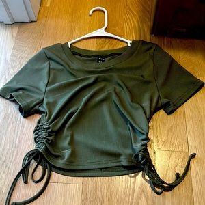 t shirt with adjustable side lengths